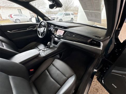 Certified 2025 Cadillac XT6 Premium Luxury image 30