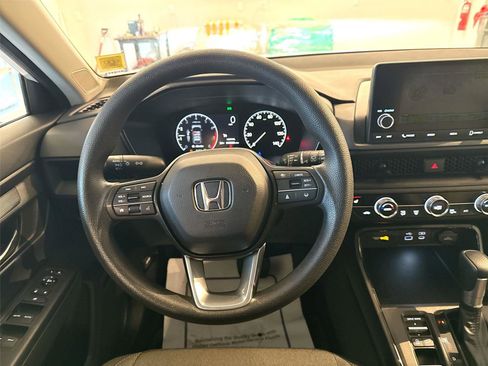 Used 2025 Honda CR-V EX image 11