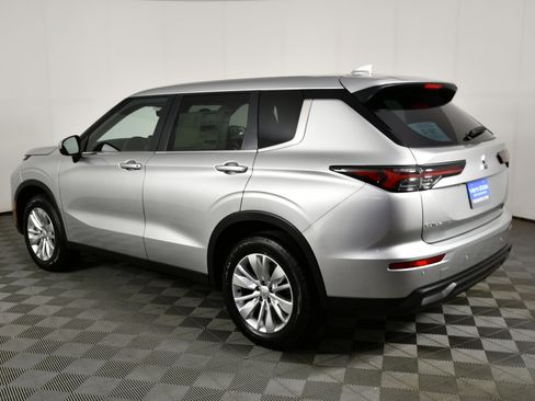 New 2026 Mitsubishi Outlander ES AWD/4WD image 8