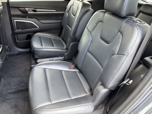 Used 2024 Kia Telluride S w/ S Sunroof Package FWD image 19