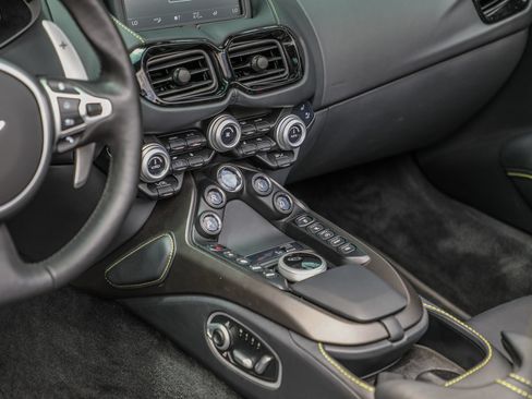 Used 2023 Aston Martin V8 Vantage Roadster RWD image 20