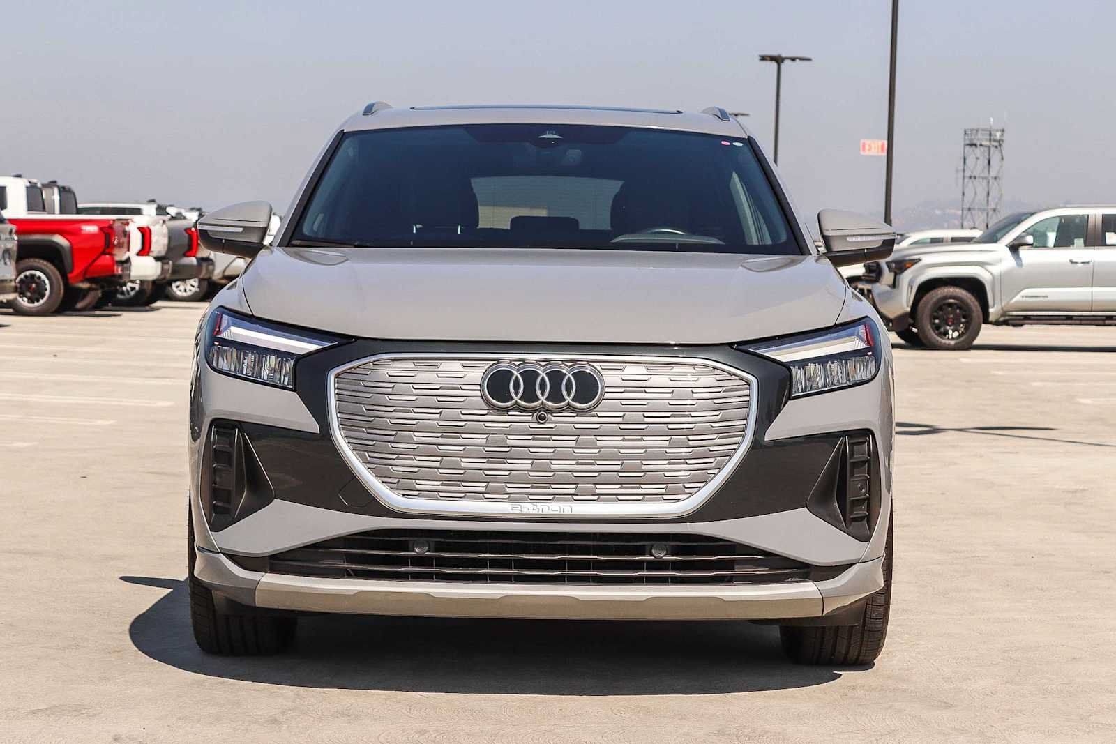 Used 2023 Audi Q4 e-tron Premium w/ Convenience Package RWD image 2