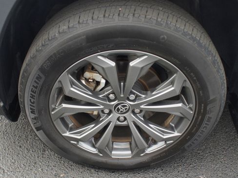 Used 2023 Toyota RAV4 XLE Premium AWD/4WD image 26