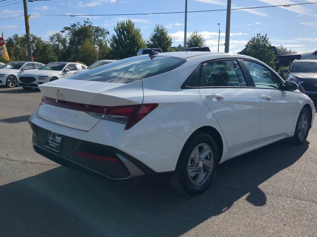 Used 2026 Hyundai Elantra SE FWD image 5