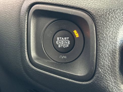 Used 2024 Jeep Gladiator Sport image 32