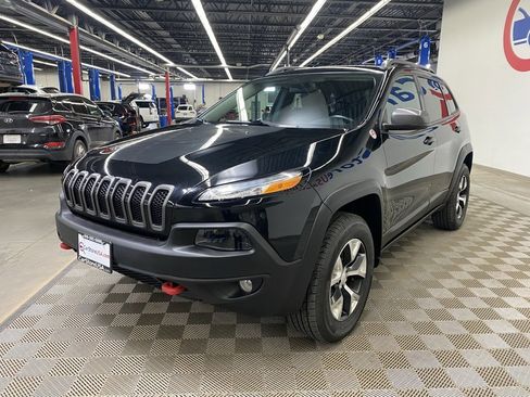 Used 2018 Jeep Cherokee Trailhawk w/ Cold Weather Group image 3