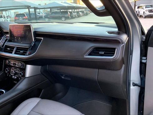 Used 2024 Chevrolet Suburban LT image 15
