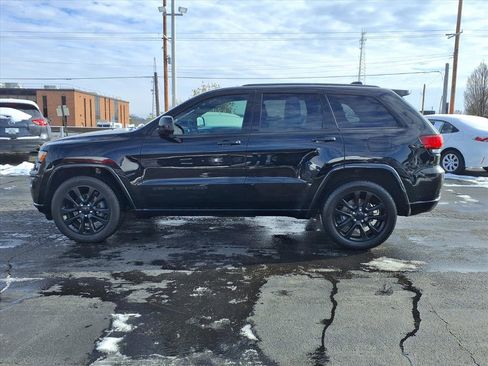 Used 2019 Jeep Grand Cherokee Altitude image 22