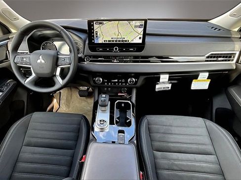New 2025 Mitsubishi Outlander SE image 7