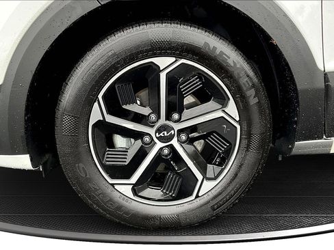 Used 2023 Kia Niro EX image 33