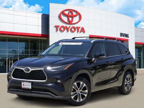 Used 2023 Toyota Highlander XLE FWD image 1