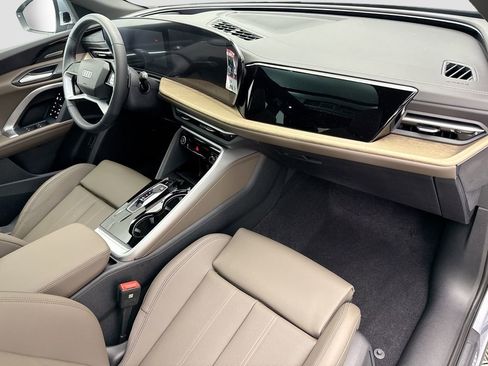 Used 2025 Audi Q5 Premium Plus w/ Premium Plus image 16