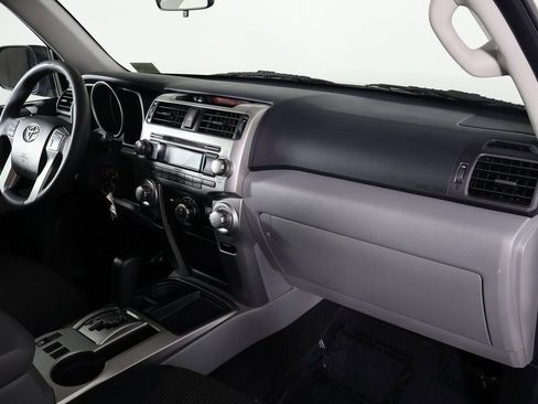 Used 2011 Toyota 4Runner SR5 w/ Convenience Pkg image 9