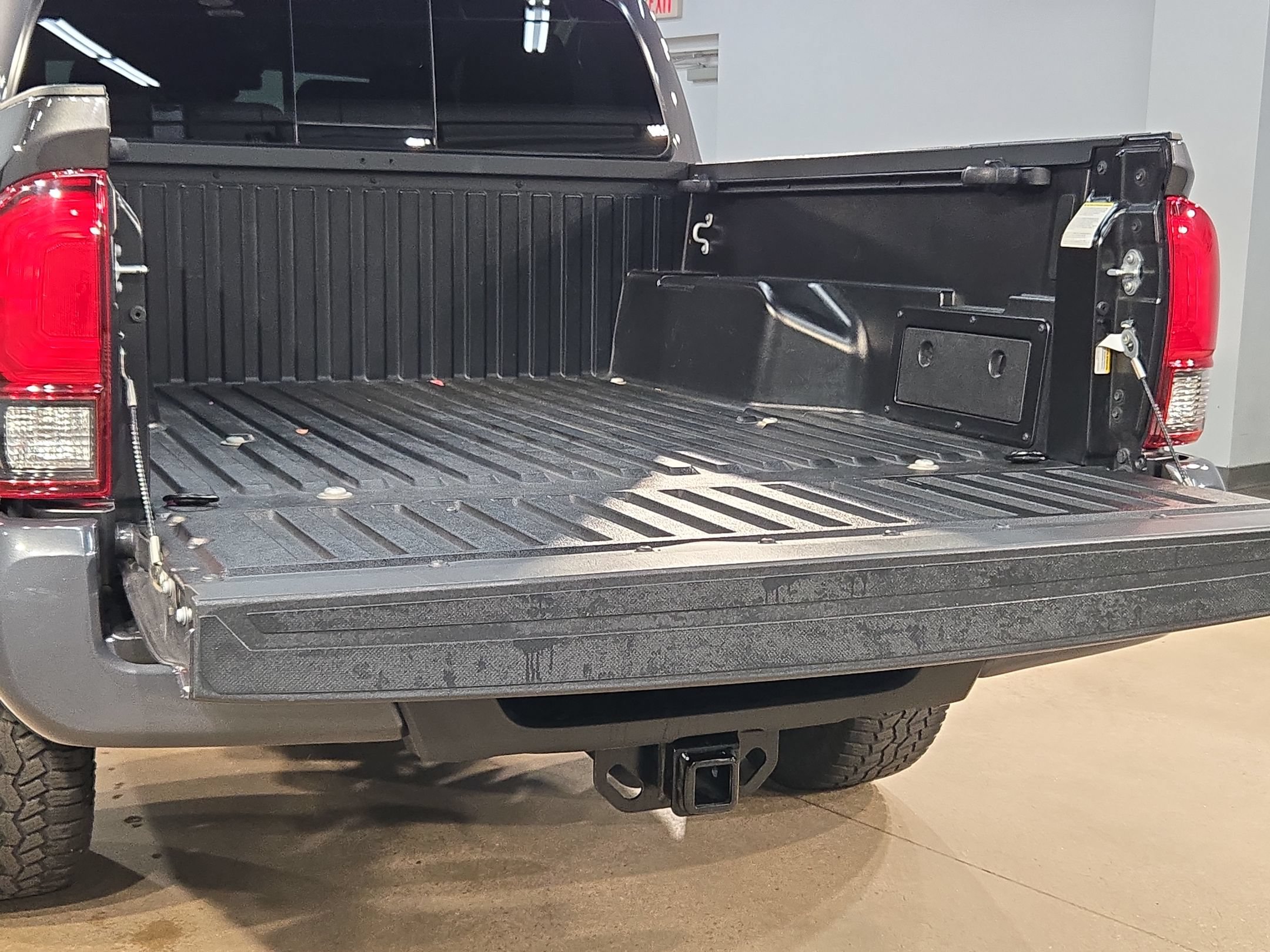 Used 2023 Toyota Tacoma SR5 RWD image 18