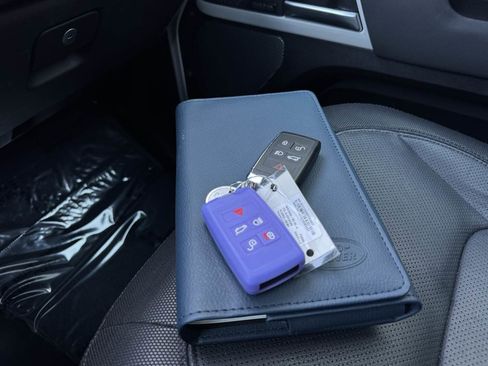 Used 2022 Land Rover Defender 90 X-Dynamic SE image 30