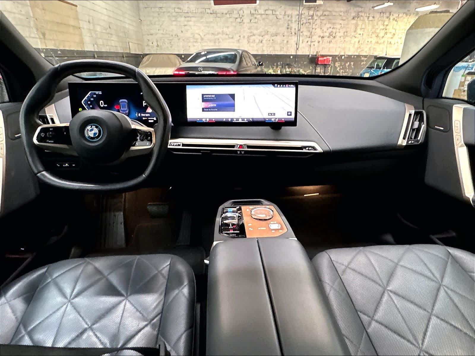 Used 2024 BMW iX xDrive50 w/ Premium Package AWD/4WD image 17