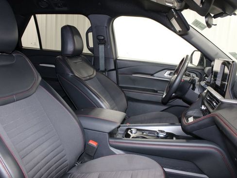 Used 2025 Ford Explorer ST-Line AWD/4WD image 26