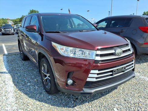 Used 2018 Toyota Highlander Plus AWD/4WD image 10