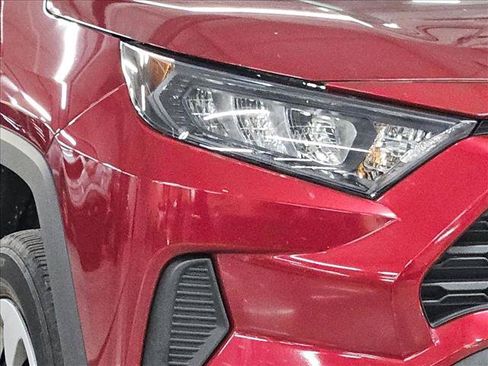 Used 2021 Toyota RAV4 LE FWD image 5