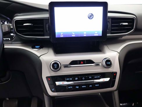 Used 2023 Ford Explorer XLT w/ Equipment Group 202A image 12