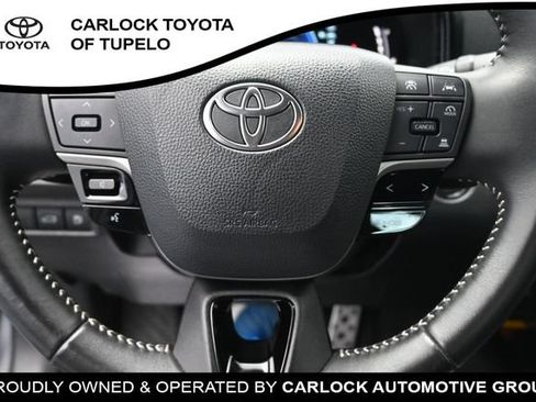 Used 2025 Toyota Camry SE FWD image 19