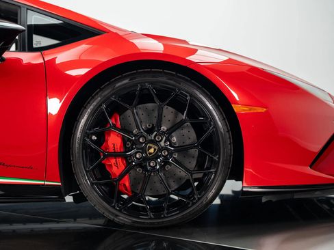 Used 2018 Lamborghini Huracan Performante image 5