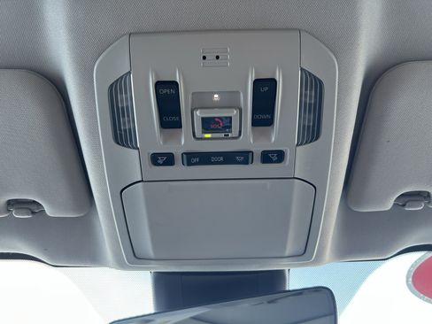 Used 2023 Toyota Highlander XLE AWD/4WD image 37