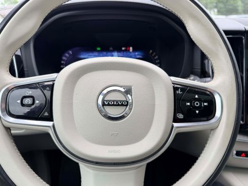 Certified 2023 Volvo XC60 B5 Ultimate w/ Climate Package FWD image 20