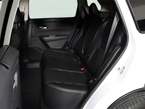 Used 2024 Nissan Rogue SL w/ SL Premium Package image 12