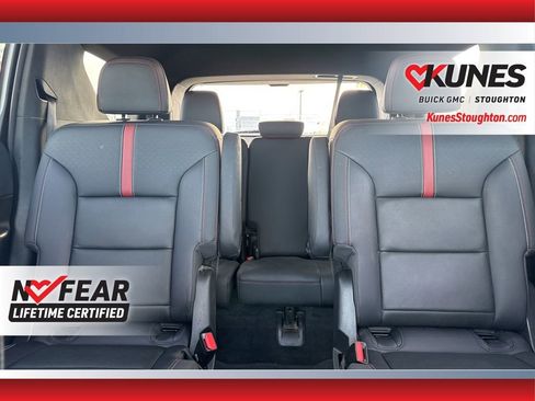 Used 2025 Chevrolet Traverse RS image 33