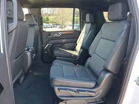 Used 2025 GMC Yukon XL Denali AWD/4WD image 19