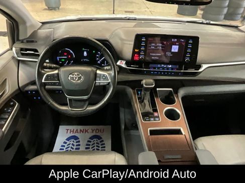 Used 2024 Toyota Sienna XLE image 8