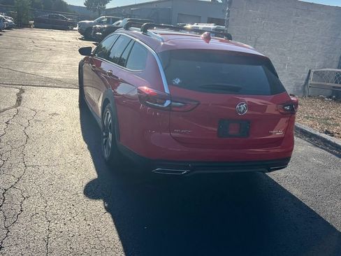 Used 2018 Buick Regal Essence AWD/4WD image 8