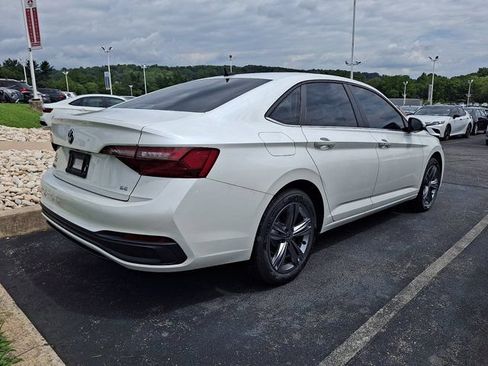 Certified 2023 Volkswagen Jetta SE w/ Panoramic Sunroof Package FWD image 7