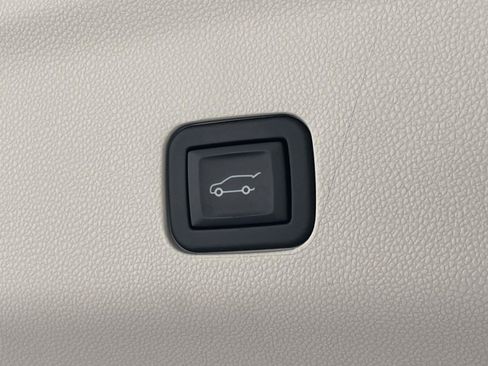 Certified 2024 Cadillac Escalade ESV Premium Luxury Platinum w/ LPO, Floor Liner Package AWD/4WD image 12