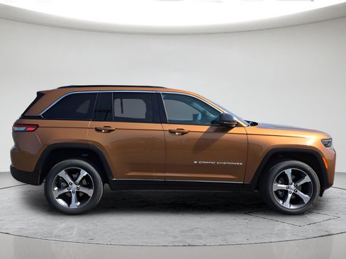 New 2026 Jeep Grand Cherokee Limited AWD/4WD image 2