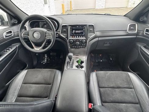 Used 2018 Jeep Grand Cherokee Altitude AWD/4WD image 12
