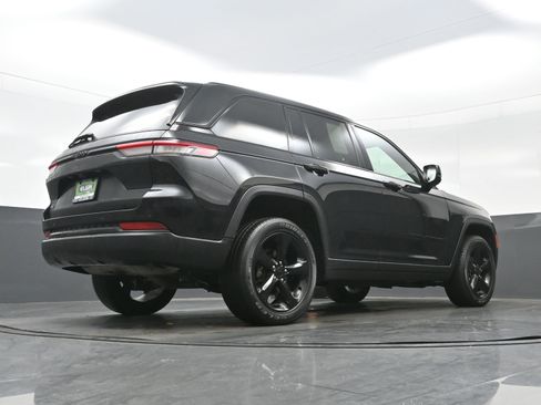 Used 2023 Jeep Grand Cherokee Altitude image 30