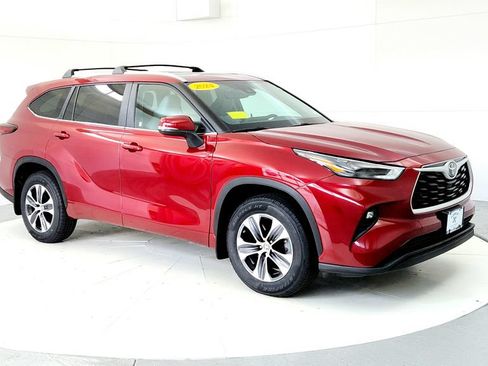 Certified 2024 Toyota Highlander XLE AWD/4WD image 7