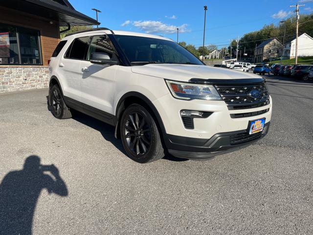 Used 2018 Ford Explorer XLT w/ Equipment Group 202A AWD/4WD image 11