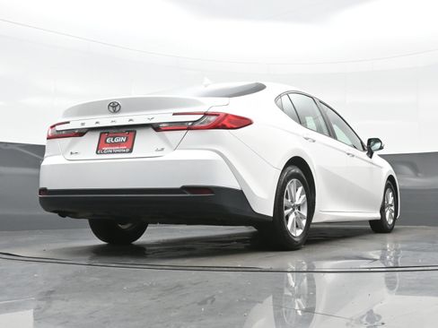 Used 2025 Toyota Camry LE FWD image 31