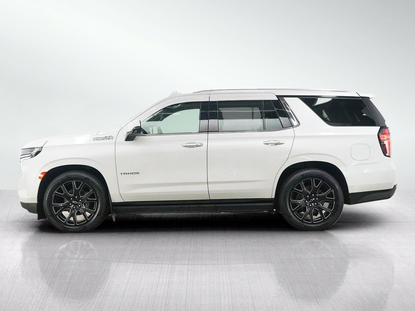 Used 2023 Chevrolet Tahoe High Country AWD/4WD image 2