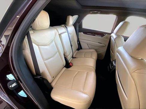 Used 2018 Cadillac XT5 Premium Luxury FWD image 17
