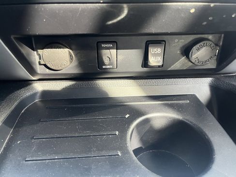 Used 2014 Toyota Tundra Limited image 17