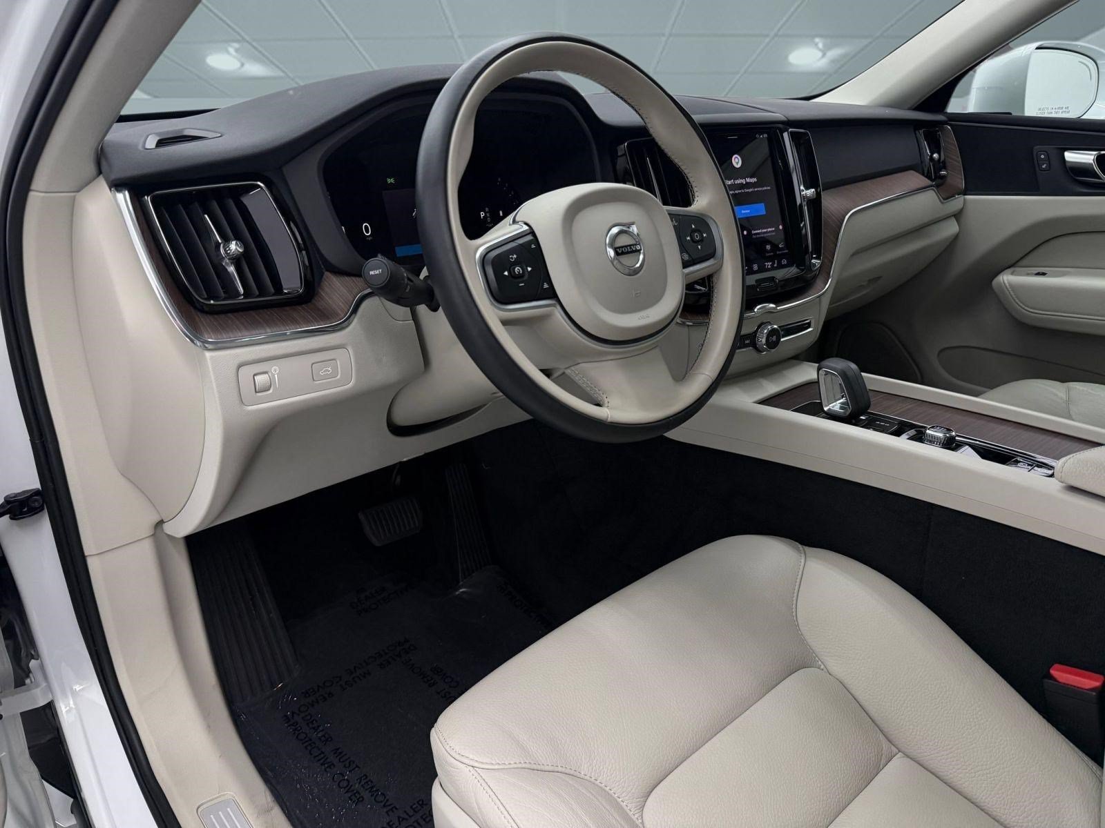 Used 2022 Volvo XC60 B5 Momentum FWD image 4