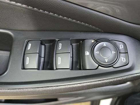 Used 2023 Chevrolet Traverse LT w/ Rear Camera Mirror Package image 28