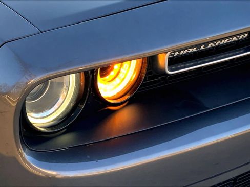 Used 2019 Dodge Challenger SXT image 23