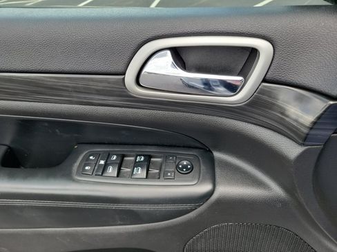 Used 2019 Jeep Grand Cherokee Altitude AWD/4WD image 28