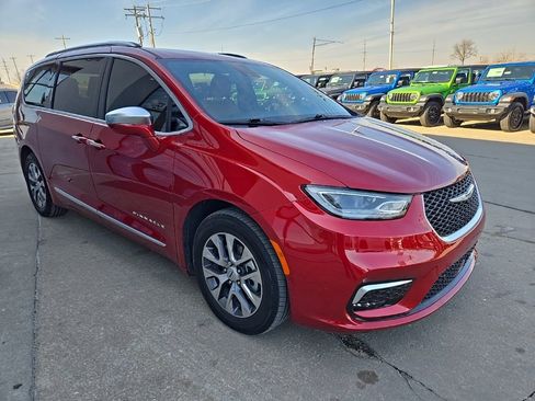 Used 2024 Chrysler Pacifica Pinnacle image 13
