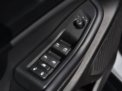 Used 2024 Jeep Grand Cherokee Altitude image 8